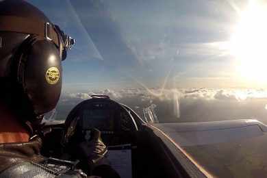 O piloto tem até um pequeno painel com tela digital com possibilidade de integração com GPS (e-Go Aeroplanes)