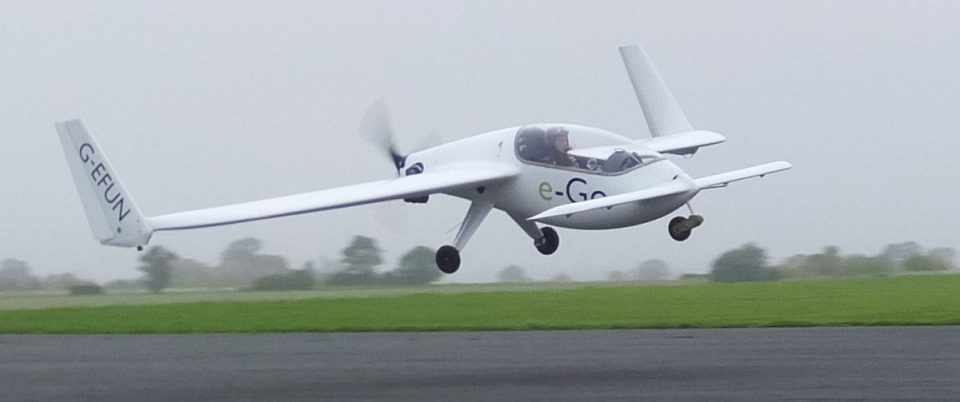 O avião fabricado na Inglaterra é uma aeronave experimental (e-Go Aeroplanes)