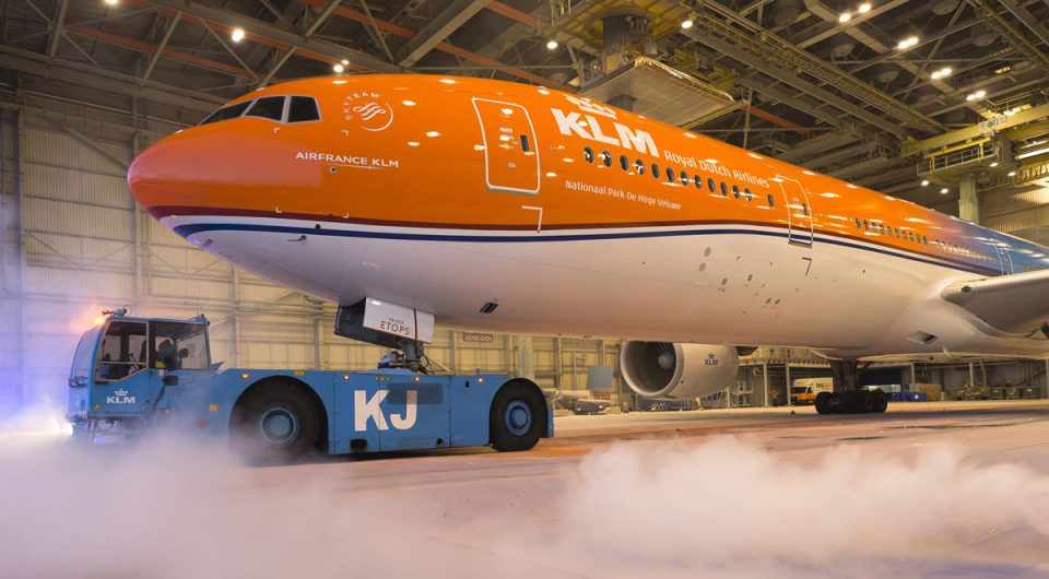O Boeing 777 com as cores da bandeira holandesa vai voar para o Rio de Janeiro (KLM)