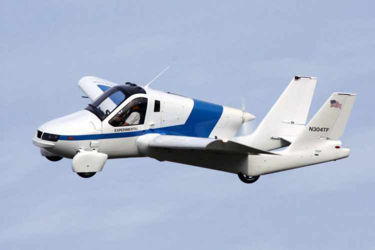 O aparelho pode alcançar a velocidade máxima de até 185 km/h, voando (Terrafugia)