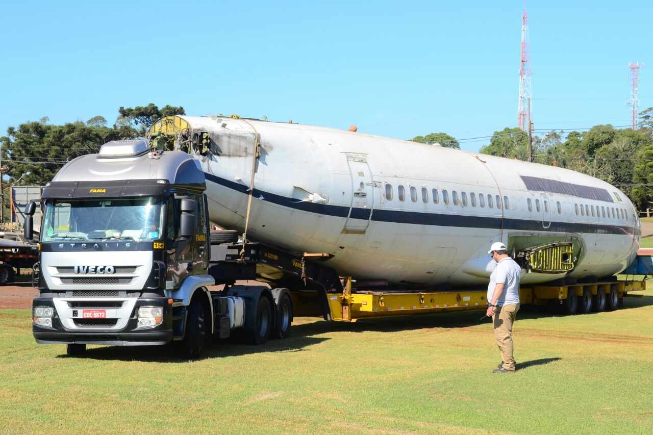 A viagem do antigo VC-96 da FAB até Foz do Iguaçu levou 12 dias (Divulgação)