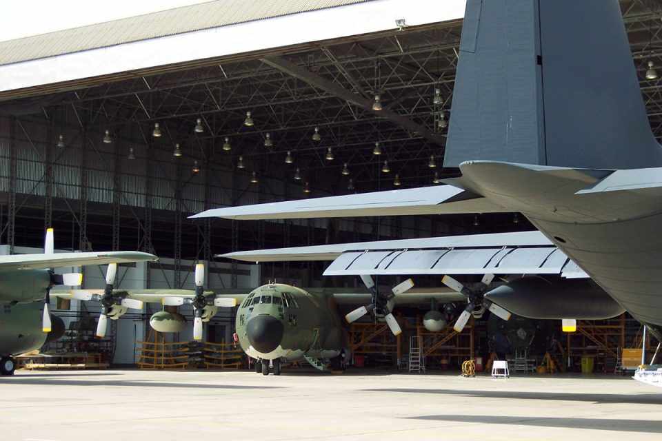 A OGMA possui um centro de manutenção de cargueiros C-130 Hércules (OGMA)