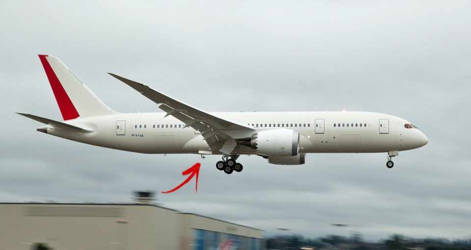 O RAT desse Boeing 787 foi acionado, possivelmente para testes de validação (stuart.mike)
