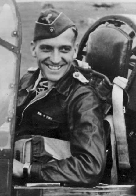 O piloto Hans-Ulrich Rudel foi o militar alemão mais condecorado durante a guerra, com nove medalhas