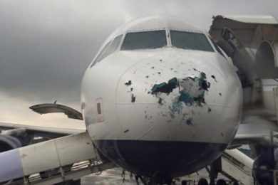 O granizo perfurou o radome deste Airbus A320