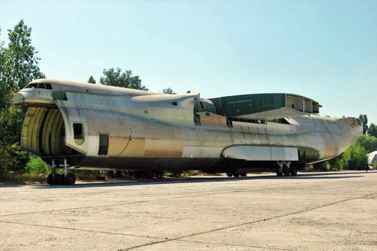 O segundo Antonov An-225: gigante esquecido