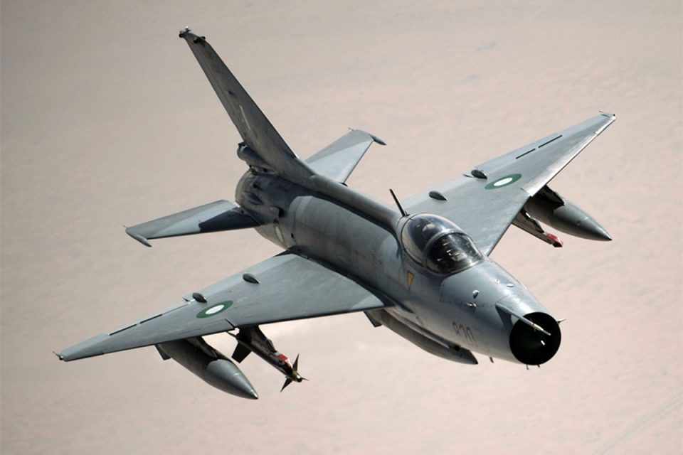 O Paquistão opera a versão chinesa do MiG-21, o Chengdu J-7 (Divulgação)