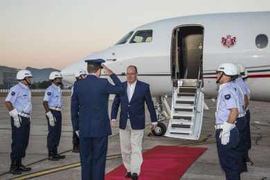 O príncipe Albert II, de Mônaco, chegou ao RJ no jato executivo Dassault Falcon (FAB)O príncipe Albert II, de Mônaco, chegou ao RJ no jato executivo Dassault Falcon (FAB)