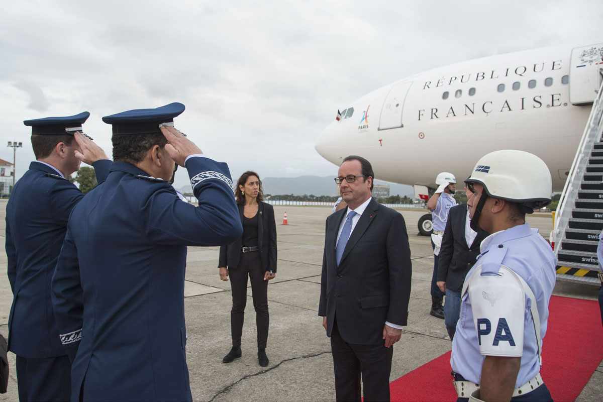François Hollande, presidente da França, é recebido na Base do Galeão (FAB)
