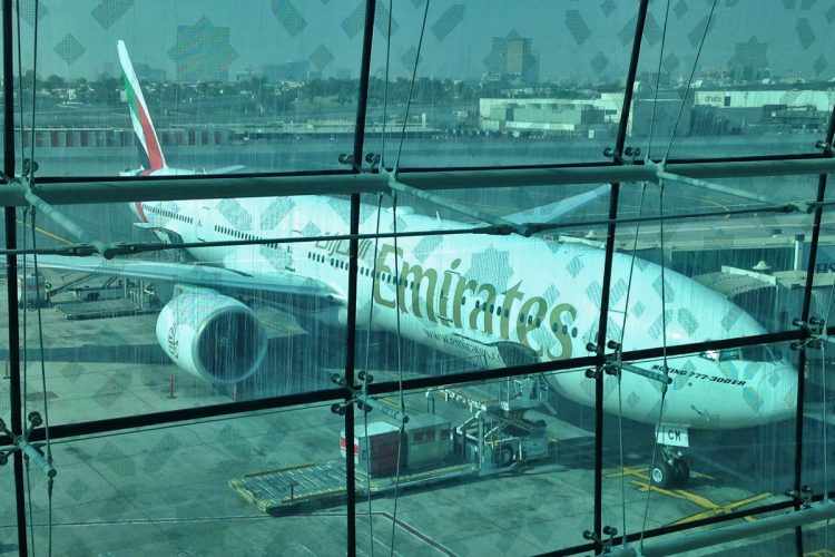 O Boeing 777 antes do voo em Dubai