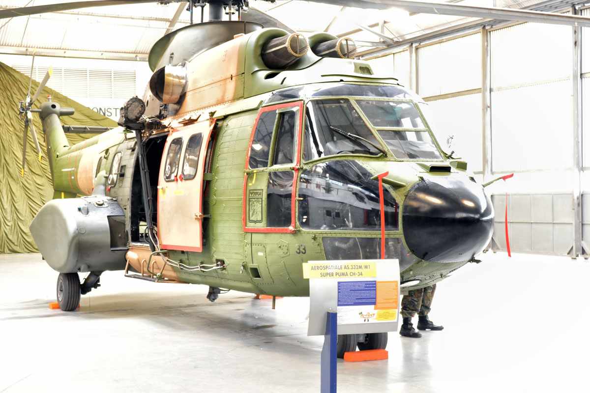 Em 30 anos de serviços, o Super Puma participou de resgates de acidentes e transportou três papas (FAB)