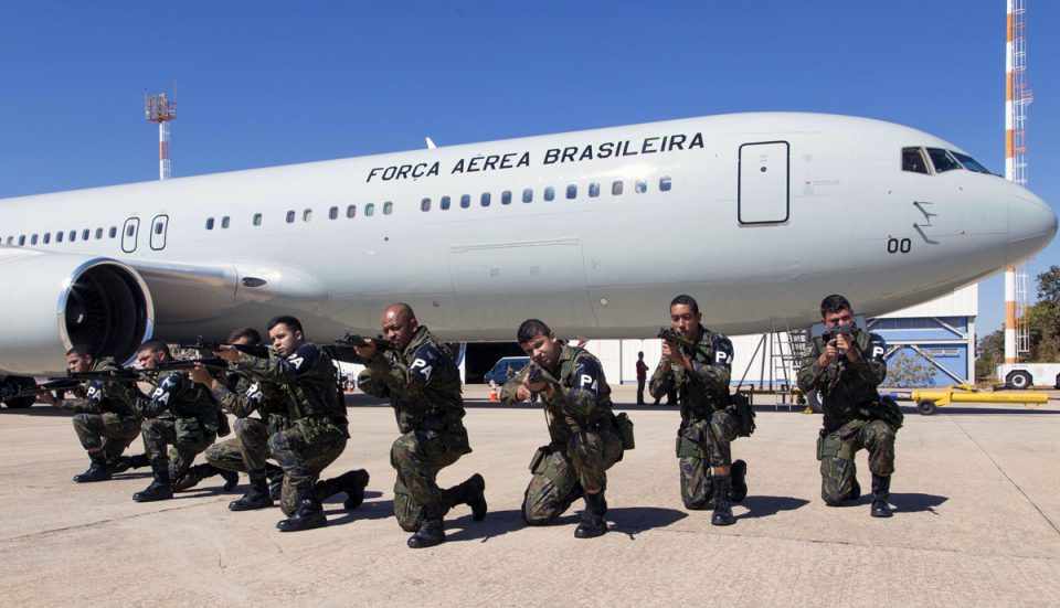 O C-767 pode transportar tropas ou até 38 toneladas de carga (FAB)