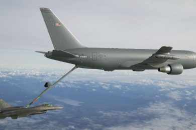 O caça F-16 é uma das aeronaves que já testou o acoplamento com o Pegasus (USAF)