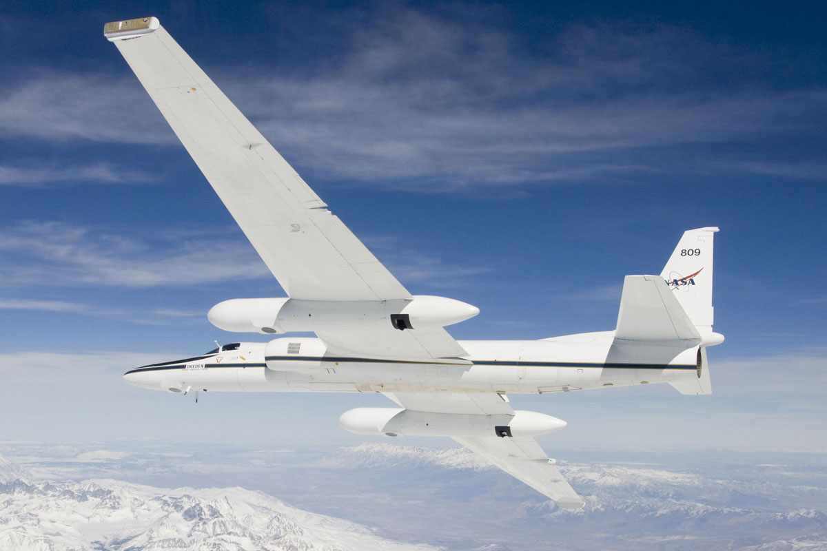 O ER-2 pode voar a 70 mil pés, mais que o dobro de um jato comercial (NASA)