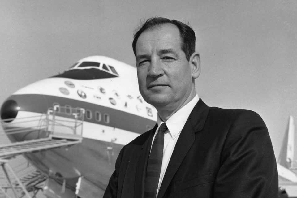 A cria e o criador: Sutter assumiu o projeto do 747 em 1965 (Boeing)