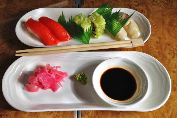 Sushi servido com má vontade pela comissária