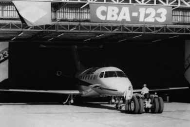 Roll-out do CBA 123, em 1990 (Embraer)