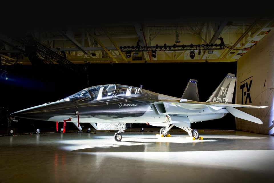 O Boeing T-X é um dos favoritos para substituir o veterano jato de treinamento T-38 Talon (Boeing)