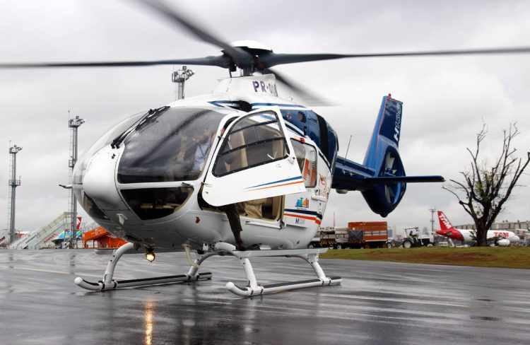 Exposição pra valer! O H135 ficou fora da feira, mas disponível para voos de demonstração (Thiago Vinholes)