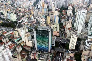 A imensidão de prédios em São Paulo... (Thiago Vinholes)