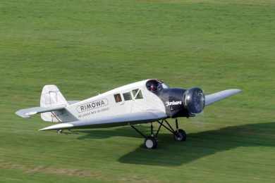 Perto de completar 100 anos, o Junkers F13 voltou a voar com a fabricante alemã Rimowa (Divulgação)