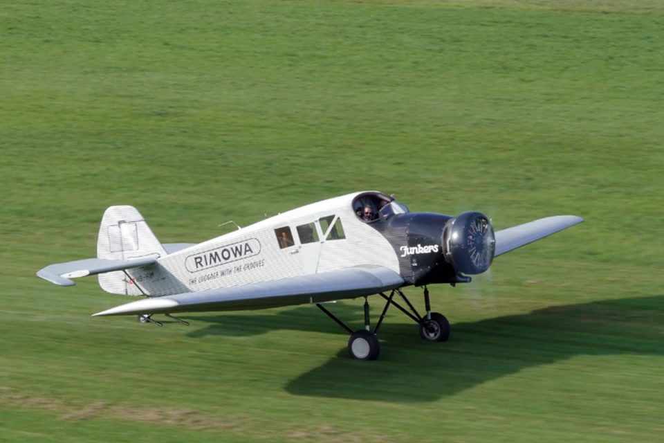 Perto de completar 100 anos, o Junkers F13 voltou a voar com a fabricante alemã Rimowa (Divulgação)
