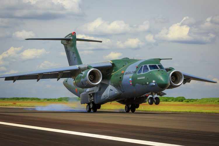 O KC-390 está programado para entrar em operação no segundo semestre de 2017 (Divulgação)