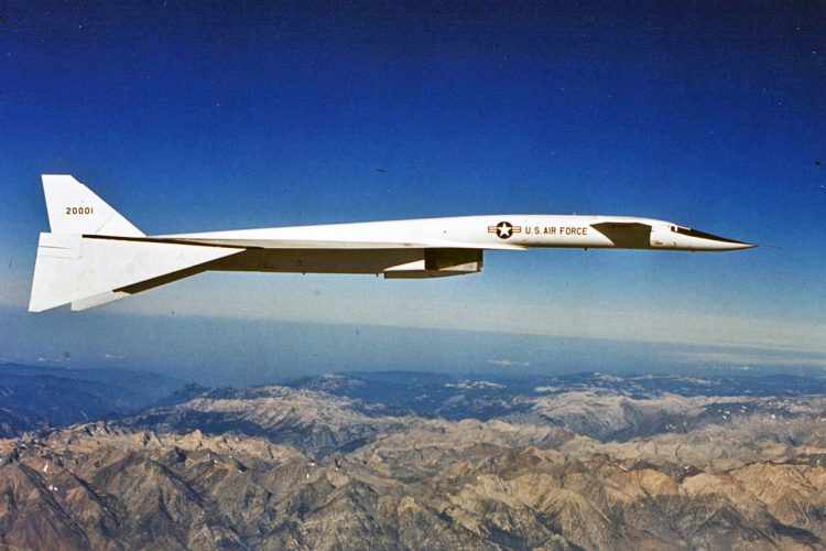 Estudos para um avião comercial supersônico salvaram o XB-70 da aposentadora precoce (NASA)