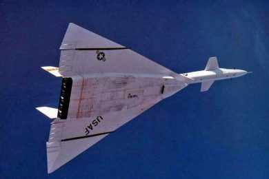 As enormes asas em delta do XB-70: alvo fácil para os mísseis russos (USAF)