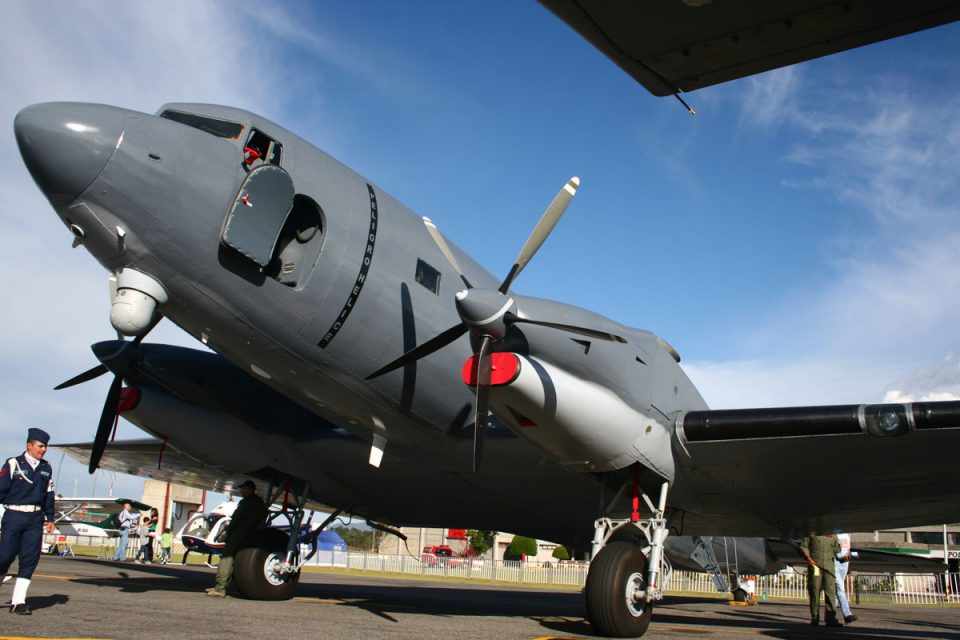 Os DC-3 em operação na Colômbia também são alguns dos últimos que ainda voam no mundo (Dakota Hunter)