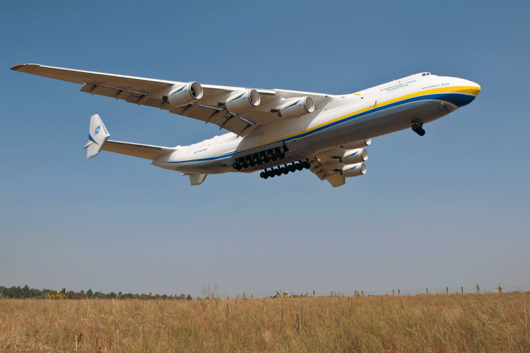 O Antonov AN-225 pode decolar com peso máximo de 600 toneladas (Vasiliy Koba)