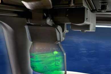 O head-up aumenta o alerta situacional do piloto, explica a fabricante (Embraer)