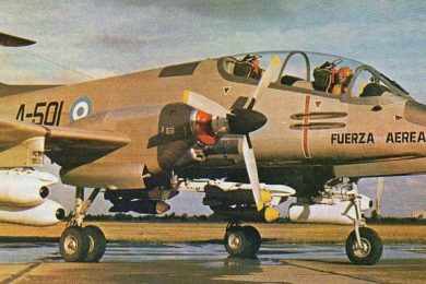 Os Pucará representavam uma das principais ameaças ao desembarque das tropas britânicas (FAA)