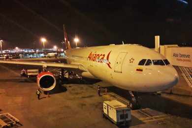 Impressões de voo no Airbus  A330 da Avianca em duas classes