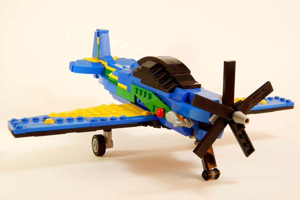 O Super Tucano de Lego precisa de 10 mil votos para ser produzido em série (FAB)