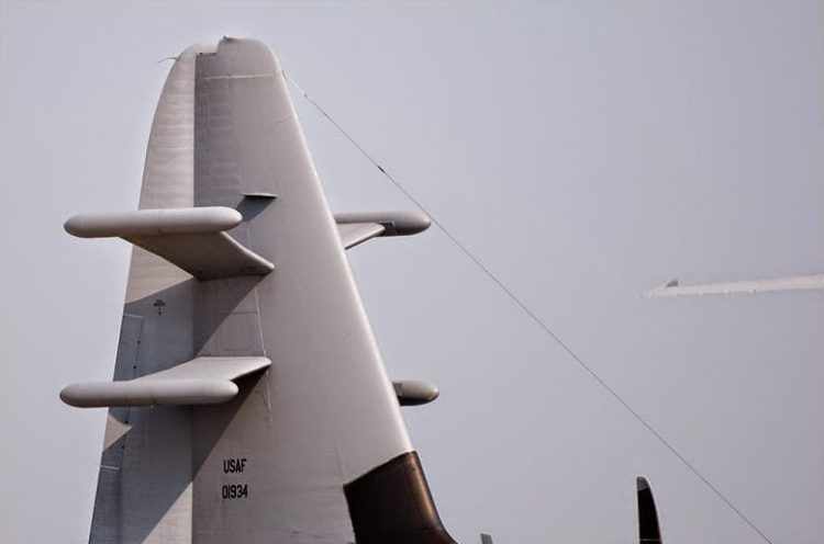 As antenas do EC-130 podem interferir em praticamente qualquer tipo de sinal, civil ou militar (USAF)
