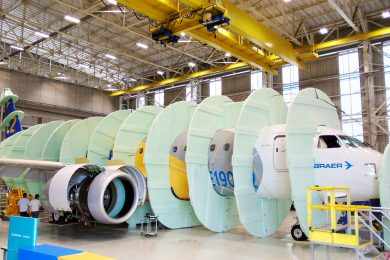 O teste de proteção contra raio é obrigatório para a certificação da aeronave (Embraer)