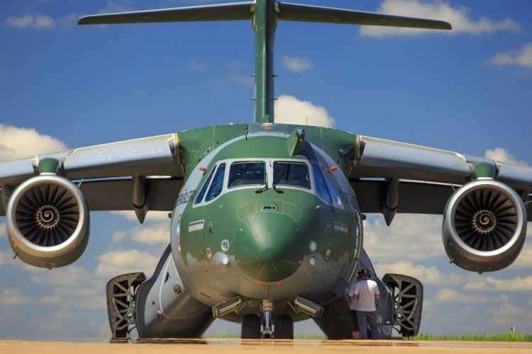 O KC-390 é o maior avião já desenvolvido pela Embraer (FAB)