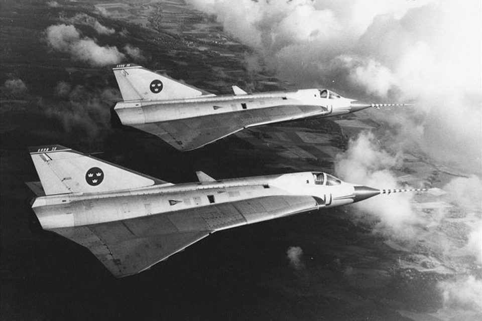 A Saab construiu cinco protótipos para o programa de testes; na imagem, dois deles (SAAB)