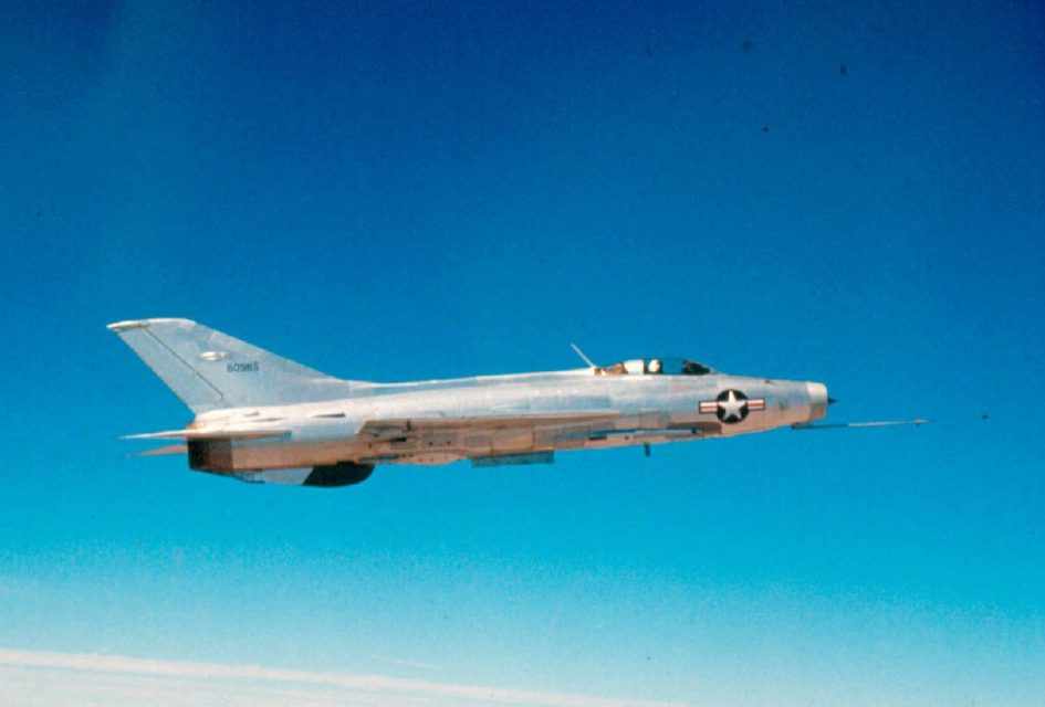 O MiG-21 foi o principal oponente do caça americano F-4 Phantom (USAF)