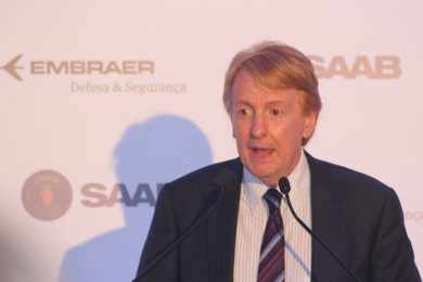 Schneider falou sobre exportar o Gripen fabricado no Brasil
