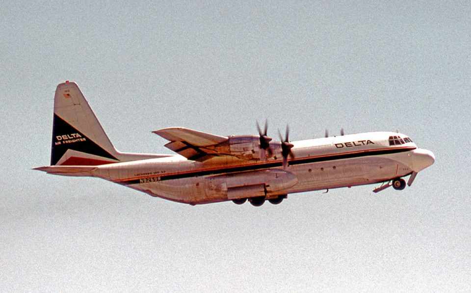 A divisão de carga da Delta Airlines já voou com o L-130 (Domínio Público)