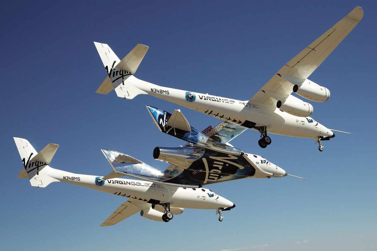 A nave turística é transportada até a altitude de lançamento pelo WhiteKnightTwo (Virgin Galactic)