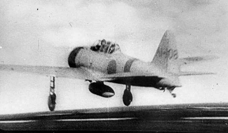 O temido e formidável caça Zero era uma das ameaças no enxame de aviões japoneses (Domínio Público)