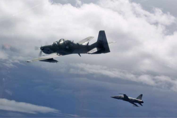 O Super Tucano treinou ações de defensivas, enquanto o F-5 praticou a parte ofensiva (FAB)