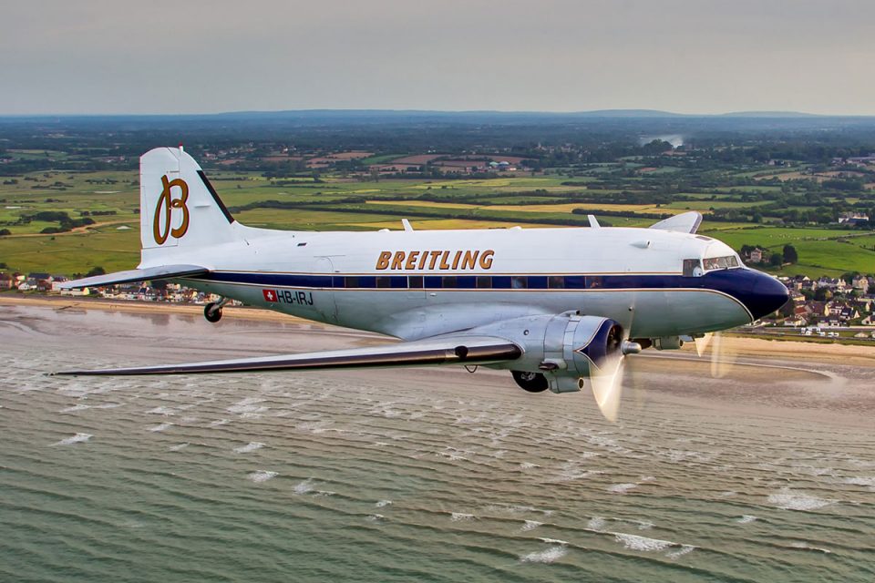 O DC-3 com as cores da Breitling foi fabricado em 1940 (Divulgação)