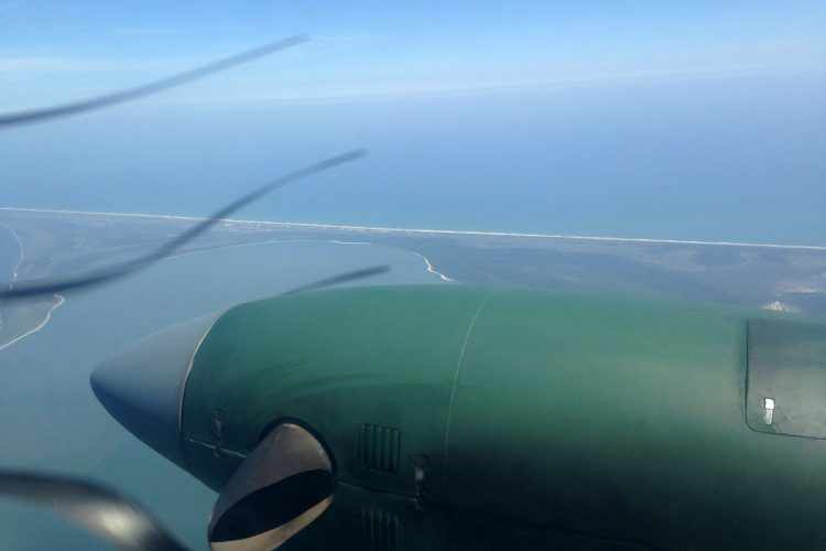 Voando de Bandeirante sobre a Restinga de Marambaia, no RJ (Thiago Vinholes)