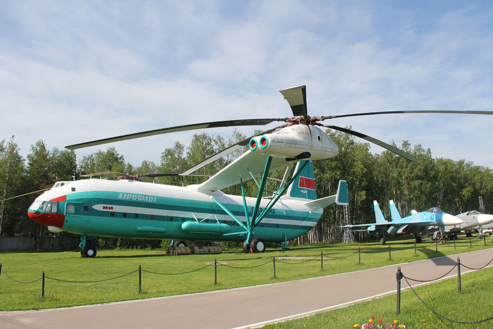 Mil V-12 preservado no museu aeronáutico de Monino, próximo a Moscou (Maarten)