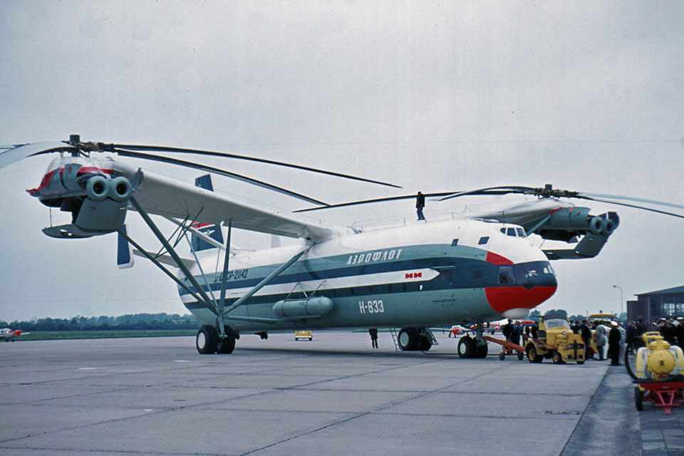 Mil V-12 com as cores da companhia Aeroflot, durante escursão pela Europa (Groningen Airport-Eeld)