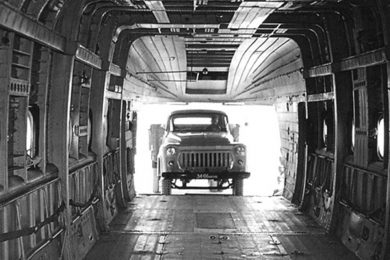 O compartimento de carga do V-12 permitia a entrada de caminhões e tanques de guerra (Domínio Público)